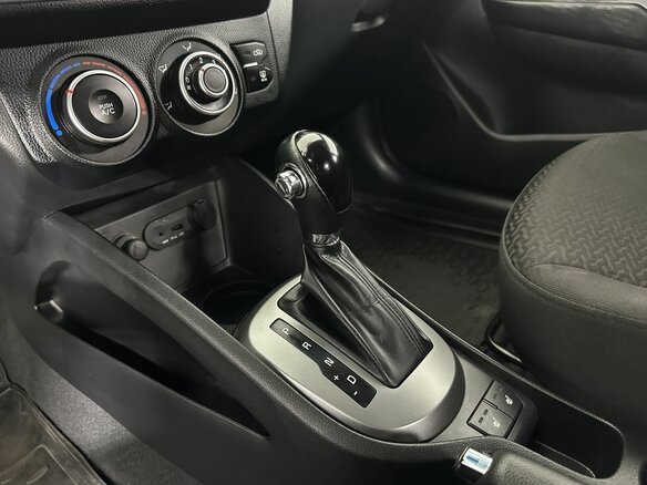 2015 Kia Rio 6-speed III, чёрный - вид 12