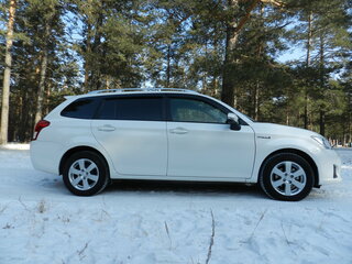 2014 Toyota Corolla Fielder XI (E160, E170, E180), белый, 1100000 рублей, вид 4