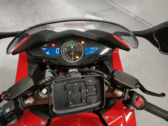 2021 Honda VFR 800, красный, 1100000 рублей - вид 4