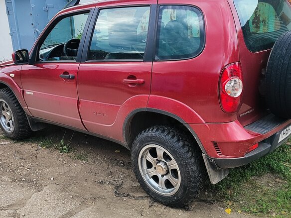2013 Chevrolet Niva I Рестайлинг, красный, 500000 рублей - вид 3