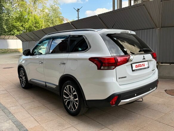 2016 Mitsubishi Outlander III Рестайлинг 2, белый, 2130000 рублей - вид 10