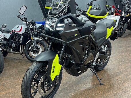 2026 QJMotor SVT 650 X, чёрный, 680000 рублей, вид 2