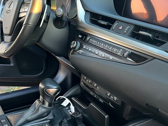 2019 Lexus ES 300h VII, серый, 4500000 рублей - вид 13