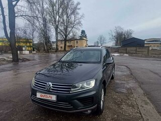 2016 Volkswagen Touareg II Рестайлинг, серый, 3250000 рублей, вид 3