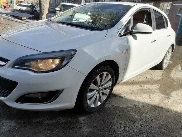 2012 Opel Astra J, белый, 700000 рублей