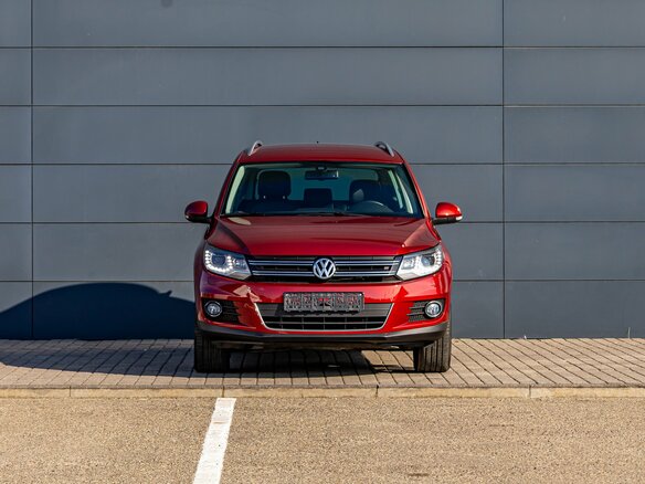 2011 Volkswagen Tiguan I Рестайлинг, красный, 1245000 рублей - вид 1