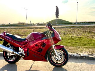 Suzuki RF 900