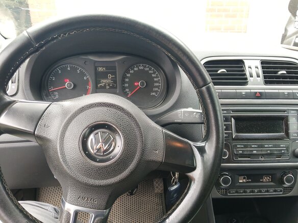 2015 Volkswagen Polo V, коричневый - вид 5