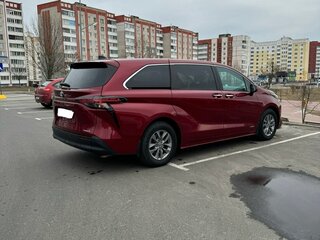 2021 Toyota Sienna IV, красный, 5900000 рублей, вид 5