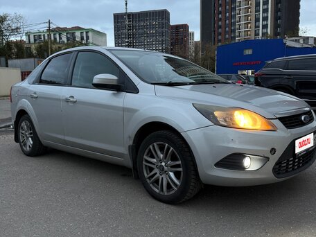 2010 Ford Focus II Рестайлинг, серебристый, 495000 рублей, вид 1
