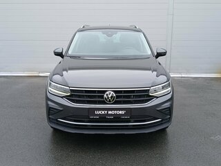 2021 Volkswagen Tiguan II Рестайлинг, серый, 3340000 рублей, вид 2