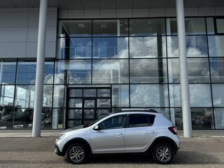 2021 Renault Sandero Stepway II Рестайлинг, серебристый, 1190000 рублей, вид 3