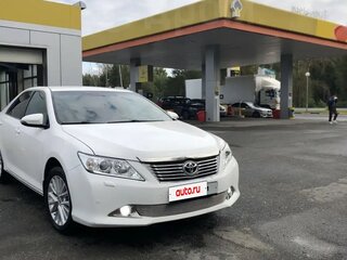 2013 Toyota Camry VII (XV50), белый, 1650000 рублей, вид 2