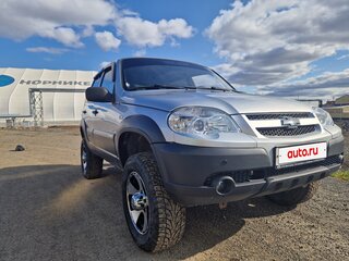 2012 Chevrolet Niva I Рестайлинг, серебристый, 870000 рублей, вид 3