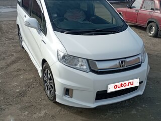 2014 Honda Freed I Рестайлинг, белый, 1250000 рублей, вид 3