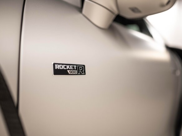 2023 Porsche 911 Brabus 900 Rocket R VIII (992), серебристый - вид 16