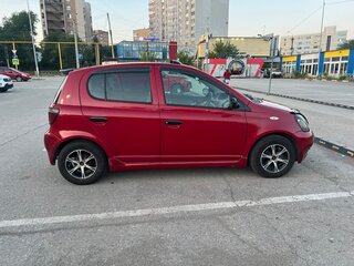 2000 Toyota Vitz I (P10), красный, 450000 рублей, вид 5