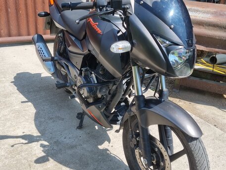 2020 Bajaj Pulsar 180, чёрный, 148000 рублей, вид 2