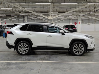2022 Toyota RAV4 V (XA50), белый, 3340000 рублей, вид 4