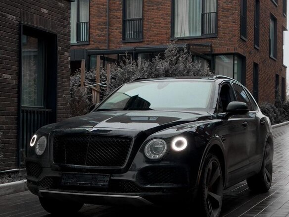 2019 Bentley Bentayga I, чёрный, 12870000 рублей - вид 1