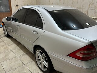 2001 Mercedes-Benz C-Класс 240 II (W203), серебристый, 695000 рублей, вид 3