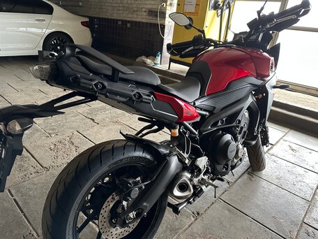 2016 Yamaha MT-09 Tracer (FJ-09), красный, 860000 рублей, вид 4