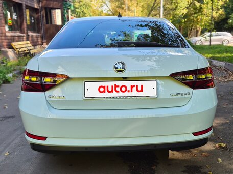 2018 Skoda Superb III, белый, 2975000 рублей, вид 4
