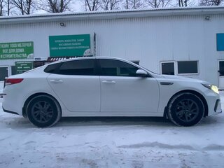 2018 Kia Optima IV Рестайлинг, белый, 1499999 рублей, вид 4