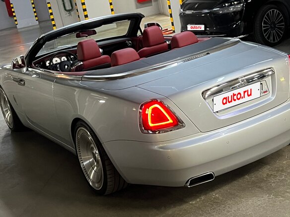 2017 Rolls-Royce Dawn, серебристый, 29990000 рублей - вид 10