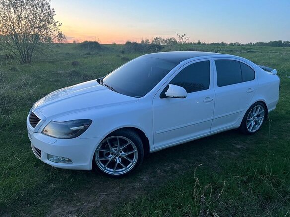 2011 Skoda Octavia II (A5) Рестайлинг, белый, 1600000 рублей