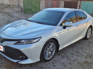 2018 Toyota Camry VIII (XV70), белый, 3000000 рублей, вид 2