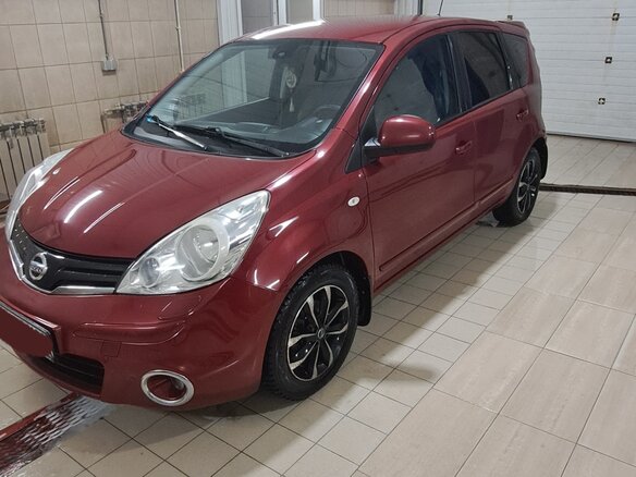 2012 Nissan Note I Рестайлинг, красный, 960000 рублей - вид 1
