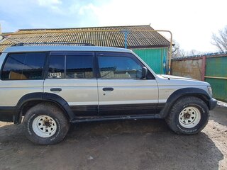1995 Mitsubishi Montero II, белый, 400000 рублей, вид 3