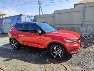 2020 Volvo XC40 8AT I, красный, 2390000 рублей, вид 4