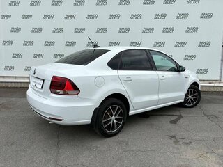 2018 Volkswagen Polo V Рестайлинг, белый, 990000 рублей, вид 4