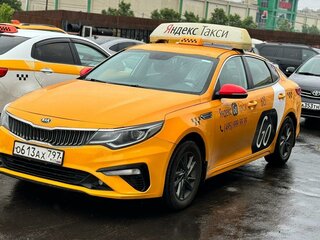 2019 Kia Optima IV Рестайлинг, золотистый, 1200000 рублей, вид 4
