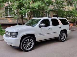 2013 Chevrolet Tahoe 6AT III, белый, 2850000 рублей, вид 3
