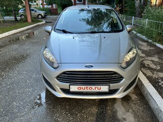 2016 Ford Fiesta Mk6 Рестайлинг, серебристый, 850000 рублей, вид 2