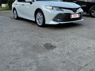 2019 Toyota Camry VIII (XV70), белый, 4230000 рублей, вид 2
