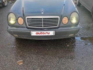 1998 Mercedes-Benz E-Класс 200 II (W210, S210), синий, 650000 рублей, вид 1