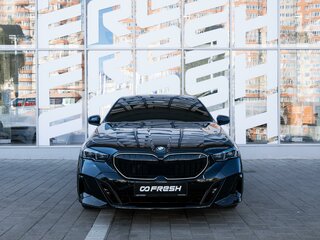2024 BMW 5 серии 530i xDrive VIII (G60/G61/G68), синий, 7630000 рублей, вид 3