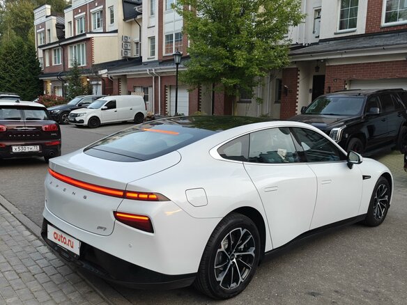 2021 Xpeng P7 I, белый - вид 3