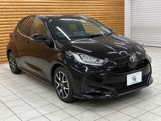 2021 Toyota Yaris IV, чёрный, 1140000 рублей, вид 1
