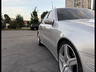 2004 Mercedes-Benz E-Класс 500 III (W211, S211), серебристый, 1200000 рублей, вид 2