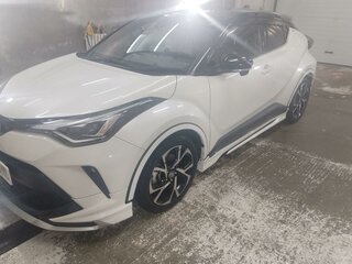 2019 Toyota C-HR I Рестайлинг, белый, 2650000 рублей, вид 4