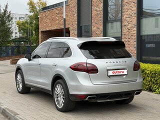 2010 Porsche Cayenne II (958), серый, 2095000 рублей, вид 3
