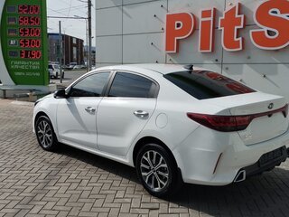 2021 Kia Rio IV Рестайлинг, белый, 1570000 рублей, вид 3