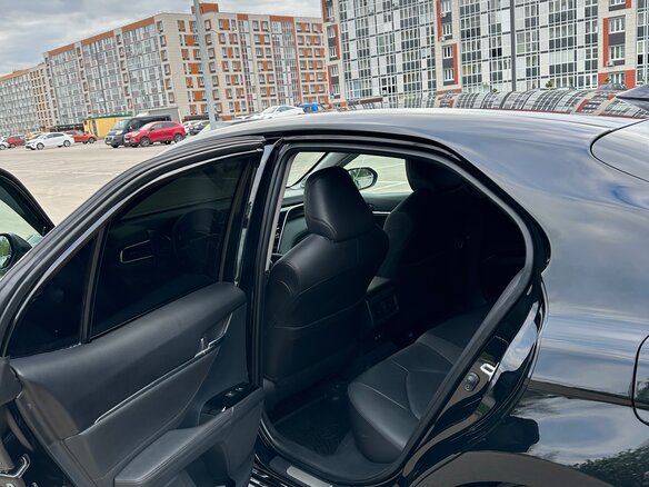 2021 Toyota Camry VIII (XV70), чёрный, 3550000 рублей - вид 20