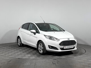 2016 Ford Fiesta Mk6 Рестайлинг, белый, 760000 рублей, вид 3