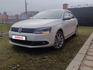 2011 Volkswagen Jetta VI, белый, 990000 рублей, вид 1